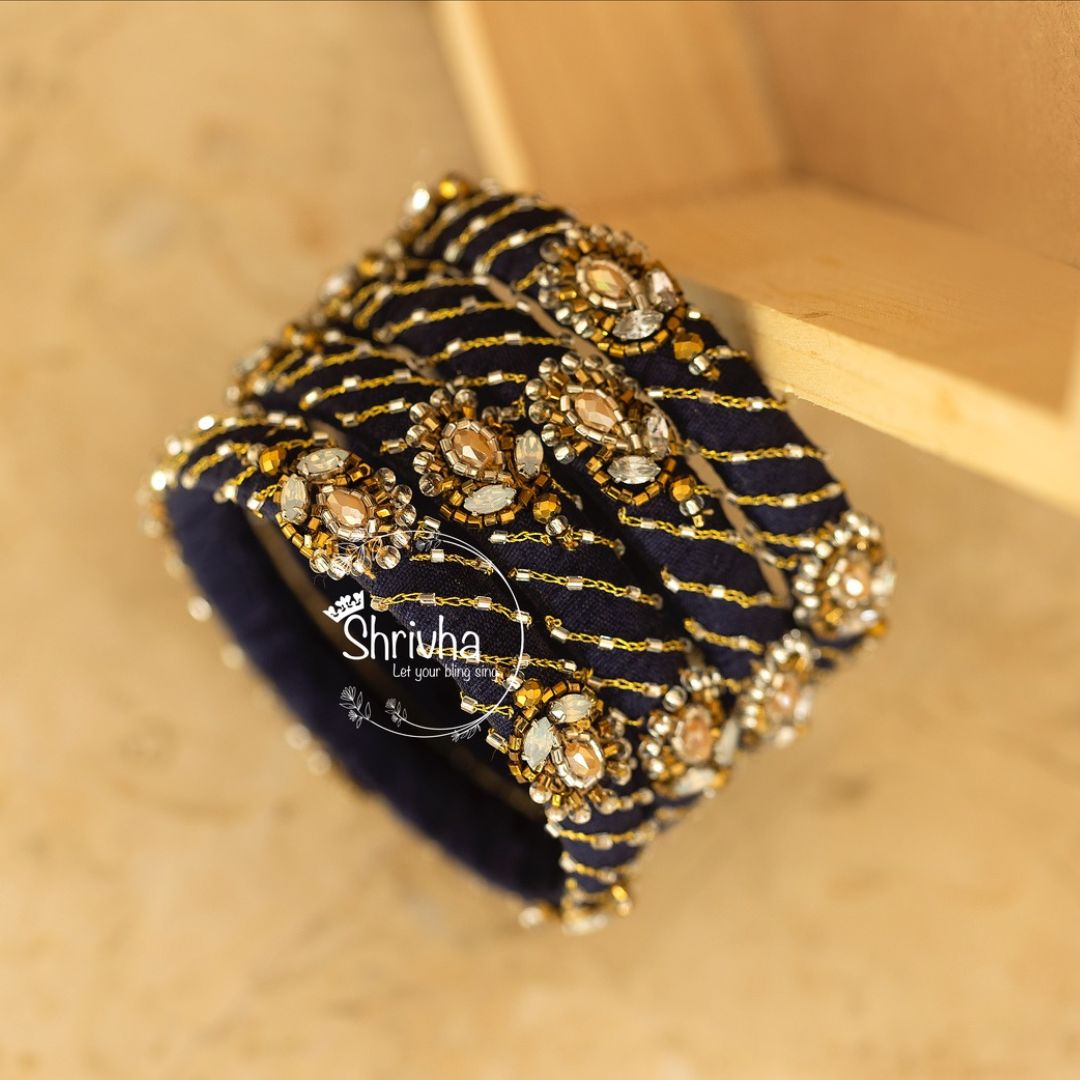 Black Elegance – Raw Silk Bangle (1 pc)