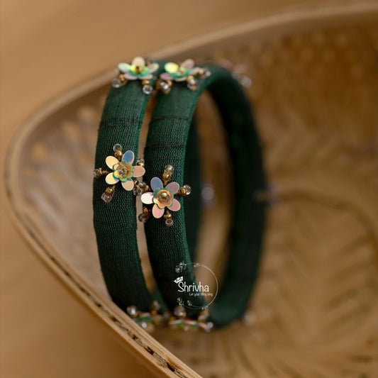 Emerald Green – Floral Charm Bangle (1 pc)