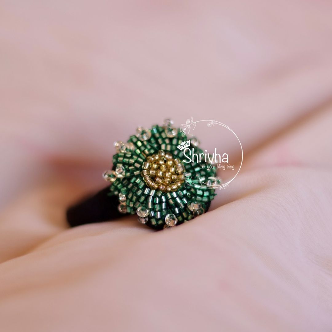 Emerald Elegance – Beaded Velvet Hairband