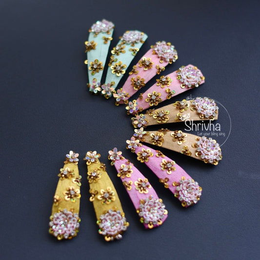 Golden Gleam – Floral Embellished Tic Tac Clips